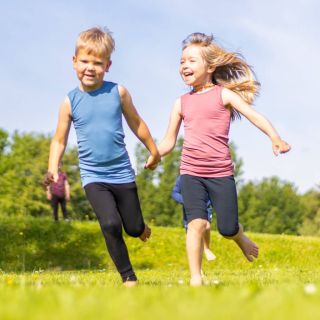 Ať běžíš kamkoli - merino s tebou drží krok! 🐾 ☀️ Přirozeně reguluje teplotu 💨 Je jemné, lehké a prodyšné 👌 Nepáchne ani...